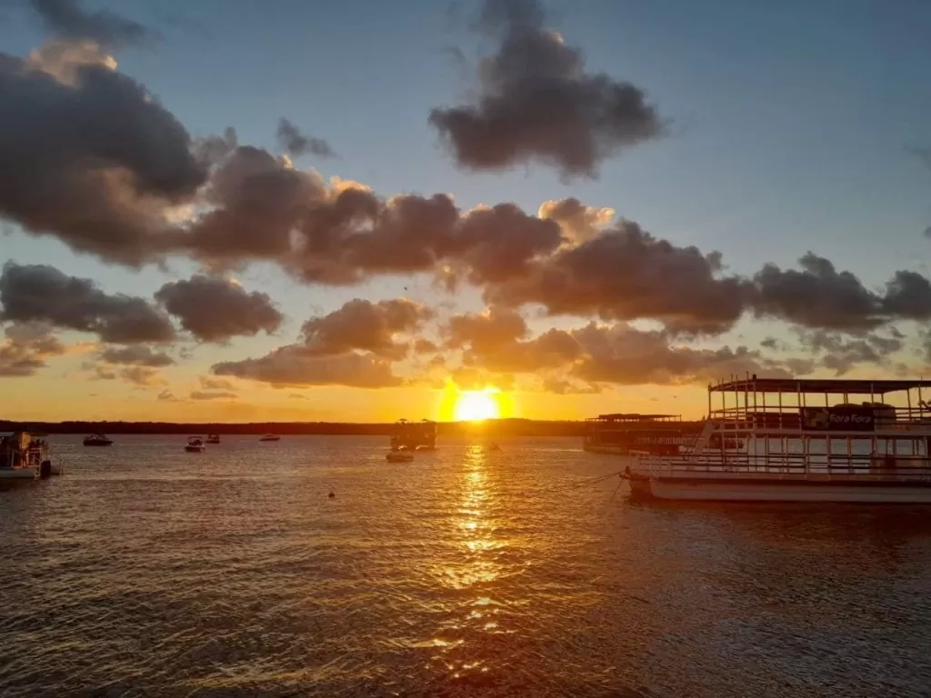 CARTILHA DA UFPB ORIENTA COMERCIANTES DA PRAIA DO JACARÉ PARA MELHORIA NO ATENDIMENTO E SUSTENTABILIDADE Foto: Reprodução/Mundo Viajante